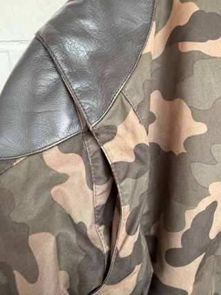 Chaquetón moto camuflaje Triumph talla L