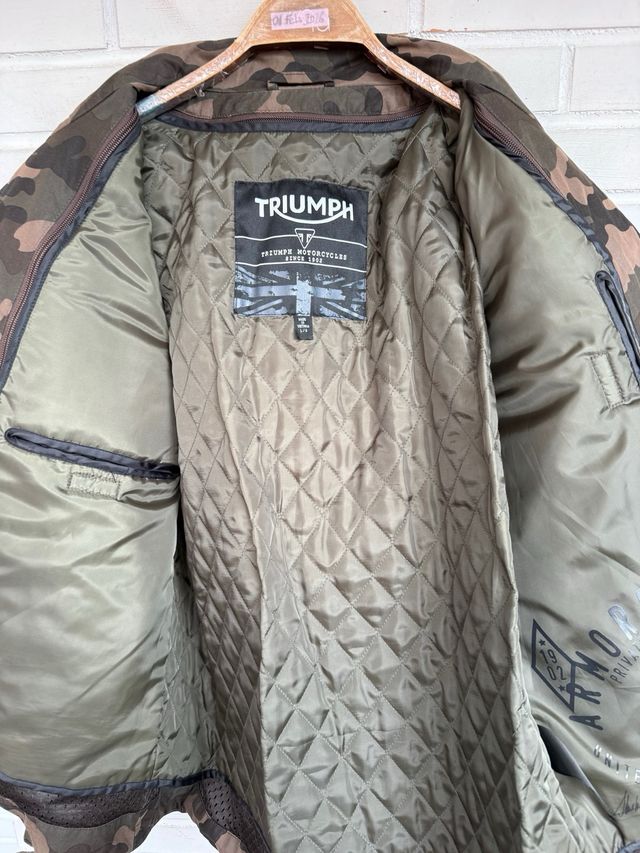 Chaquetón moto camuflaje Triumph talla L