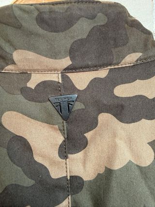 Chaquetón moto camuflaje Triumph talla L