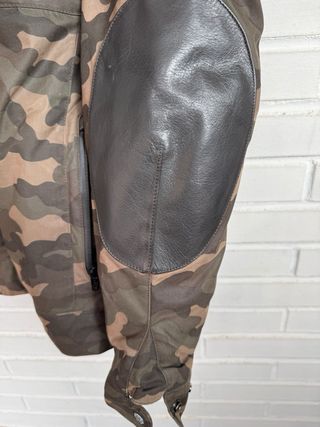 Chaquetón moto camuflaje Triumph talla L
