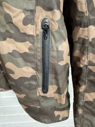 Chaquetón moto camuflaje Triumph talla L