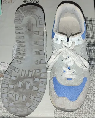 Deportivos New Balance Gris y Azul.