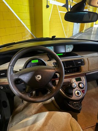 Lancia Phedra 2.2 16v JTD Executive