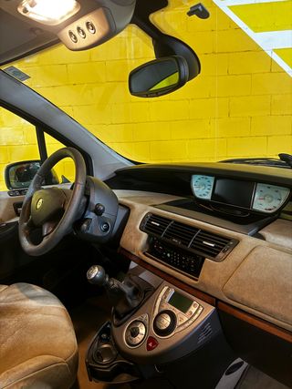 Lancia Phedra 2.2 16v JTD Executive