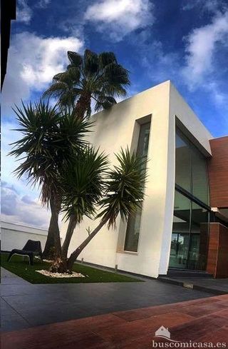 Chalet en venta en Linares