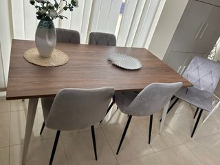 Tavolo da pranzo moderno con finitura in noce - SCONTO 20%