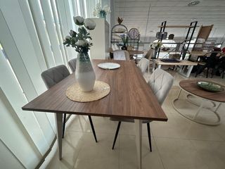 Tavolo da pranzo moderno con finitura in noce - SCONTO 20%