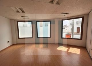 Local comercial en alquiler en Llerena