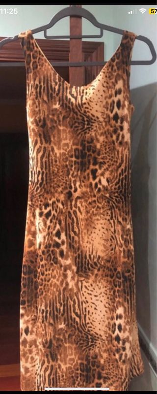 Vestido Bershka Leopardo Talla M