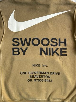 Sudadera Nike con capucha beige