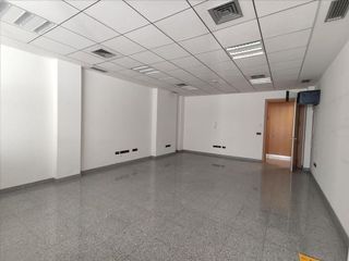 Oficina en venta en El Juncal - Av. de la Paz en Sevilla