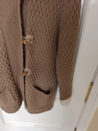 Chaqueta Zara marrón con capucha rebajada