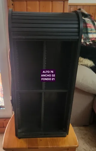 Mueble para CDs con puerta enrollable