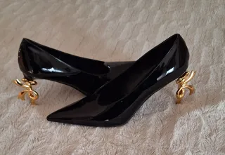 NINA RICCI,  salones escultóricos,  número 43.