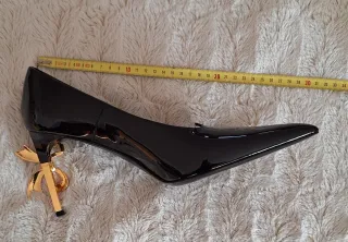 NINA RICCI,  salones escultóricos,  número 43.