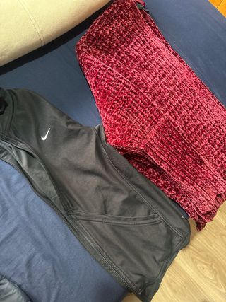 Chaqueta Nike Negra + Regalo Chaqueta Roja