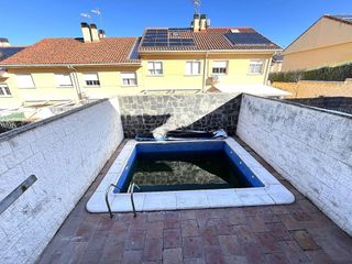 Casa adosada en venta en Loeches