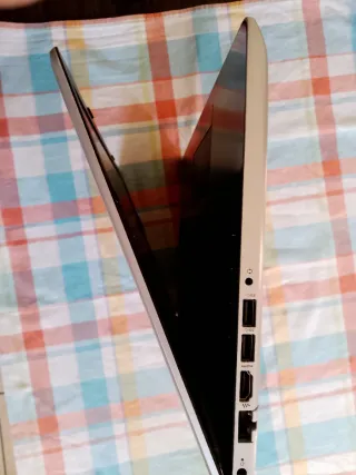 HP Laptop 15-da0xxx Oro/Plata