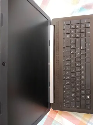 HP Laptop 15-da0xxx Oro/Plata