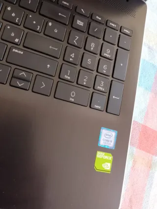 HP Laptop 15-da0xxx Oro/Plata