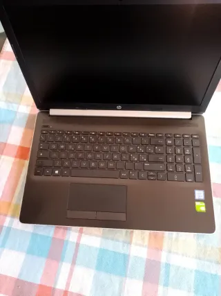 HP Laptop 15-da0xxx Oro/Plata