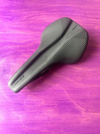 Sillín ACID Nuance Cera mujer – raíles de carbono