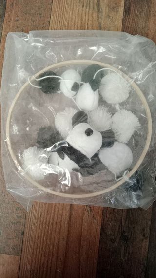 Móvil de Cuna Panda y Pompones
