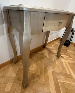 Mesa recibidor madera beige y oro