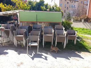 Mesa más sillas de terraza