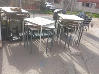 Mesa más sillas de terraza