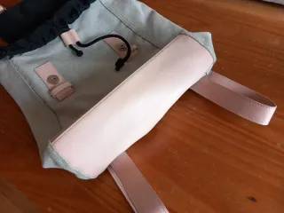 Mochila gris y rosa