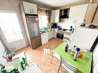 Casa adosada en venta en Abarán