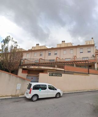 Casa adosada en venta en Baza