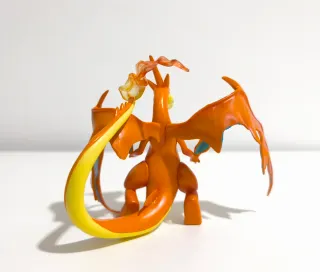 Figura Pokémon Charizard Y