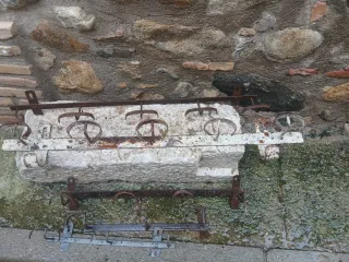 Colgadores antiguos de metal