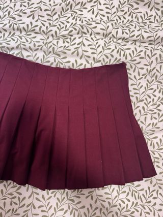 Falda de mujer negra y roja