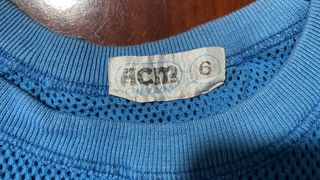 Camiseta azul de manga larga