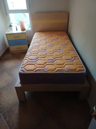 Conjunto infantil,incluye,mesita,colcho,tapifles,y