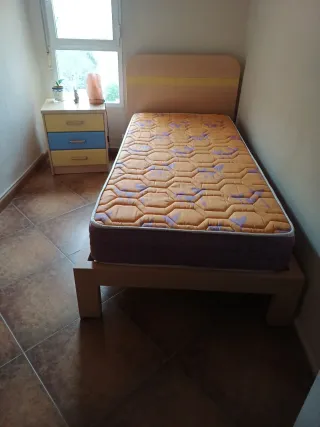 Conjunto infantil,incluye,mesita,colcho,tapifles,y