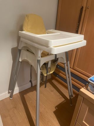 Trona alta blanca y funda amarilla 15€ cada una