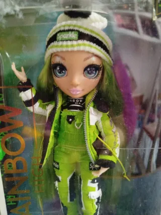 Rainbow High Jade Winter Break Muñeca