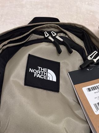 Mochila The North Face Hot Shot 29L Beige/Negra