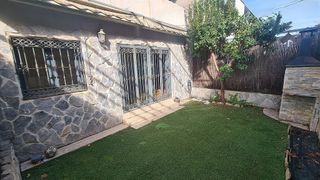 Casa adosada en venta en Loeches