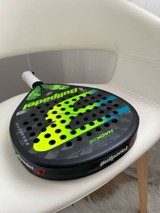 Pala Bullpadel Hack 02 + funda Paquito Navarro