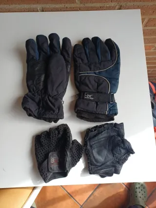 Manta de moto negra y de regalo 2 pares de guantes