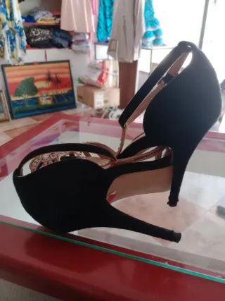 Zapatos Zara Tacón Beige y Negro Talla 39