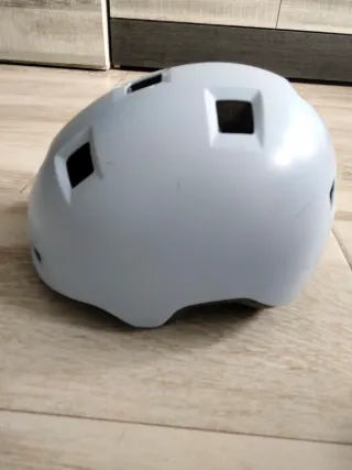 Patines niña Talla 26-28 + Protecciones y Casco.