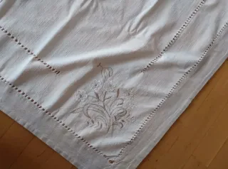 Mantel de lino antiguo bordado