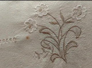 Mantel de lino antiguo bordado