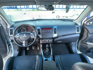 Mitsubishi Outlander 2011